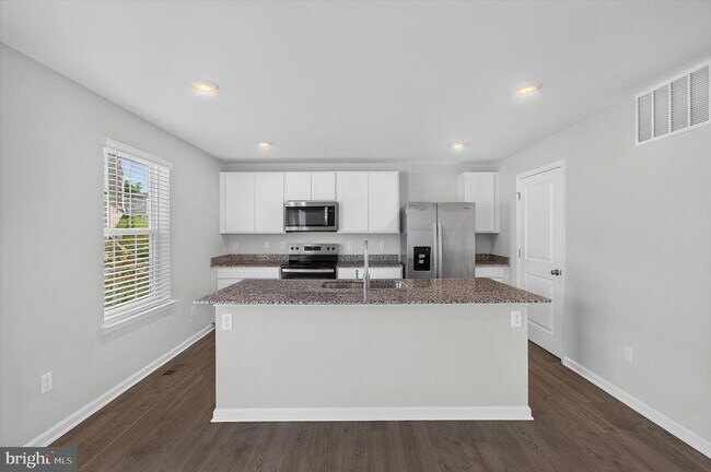 Building Photo - 3155 White Tail Dr