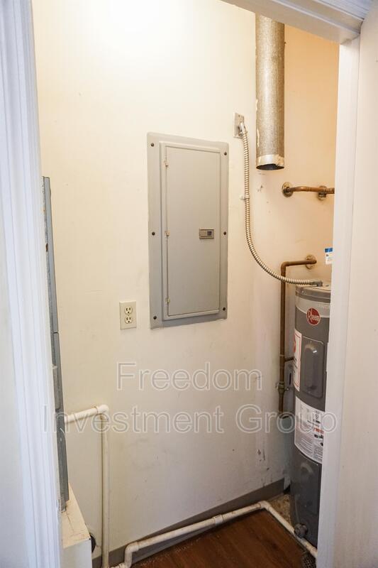 Building Photo - 735 Sanquine Way