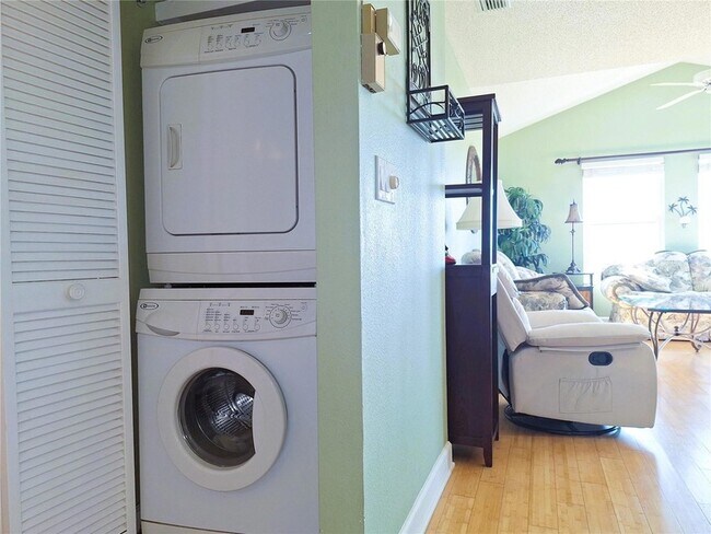 Building Photo - 5727 Biscayne Ct