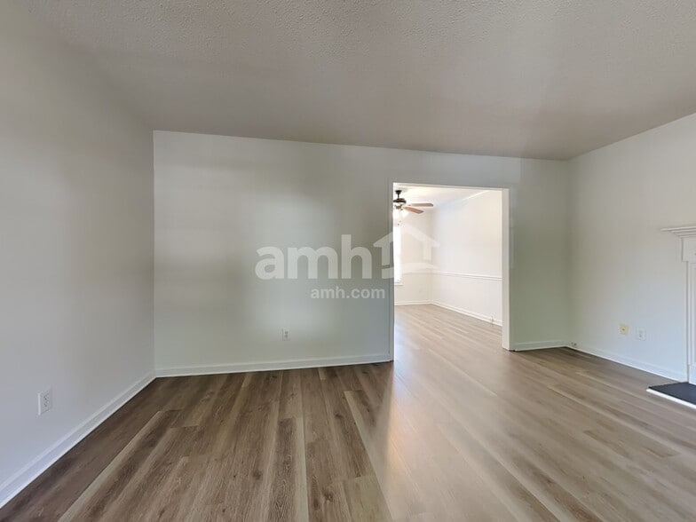 Building Photo - 2328 Water Lilly Way