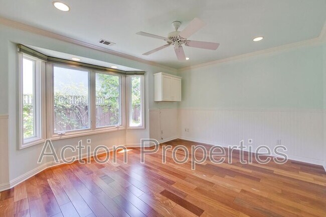 Building Photo - 450 Juanita Way