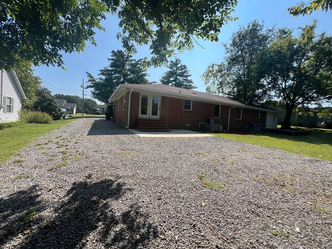 Building Photo - 1813 Battleground Dr