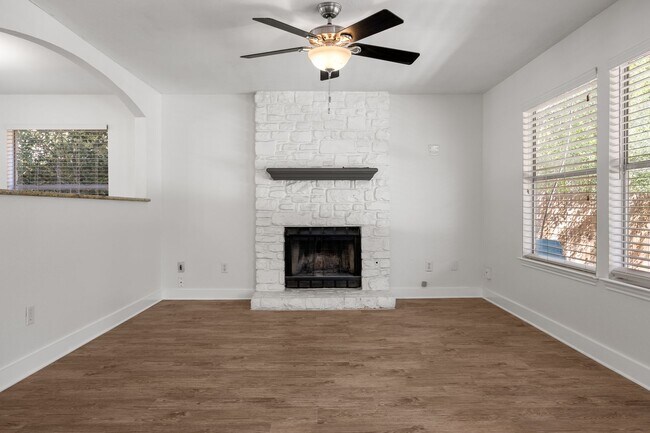 Building Photo - Charming Family Home in Highly Sought-Afte...