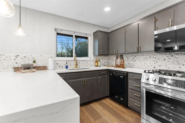 Building Photo - 136 Poinsettia Cir