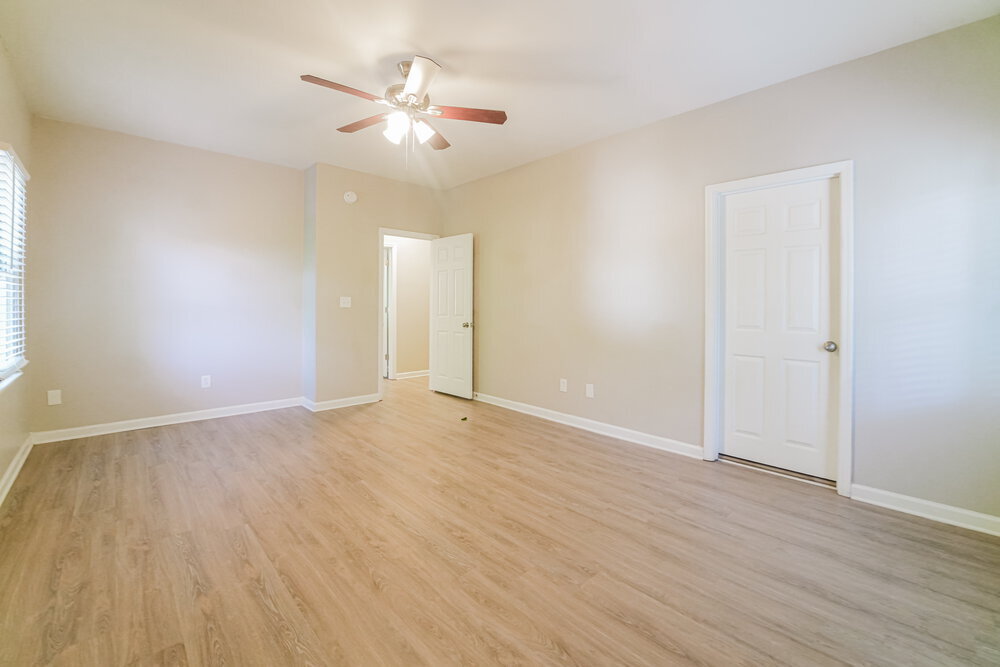 Building Photo - 8601 Stone Creek Ct