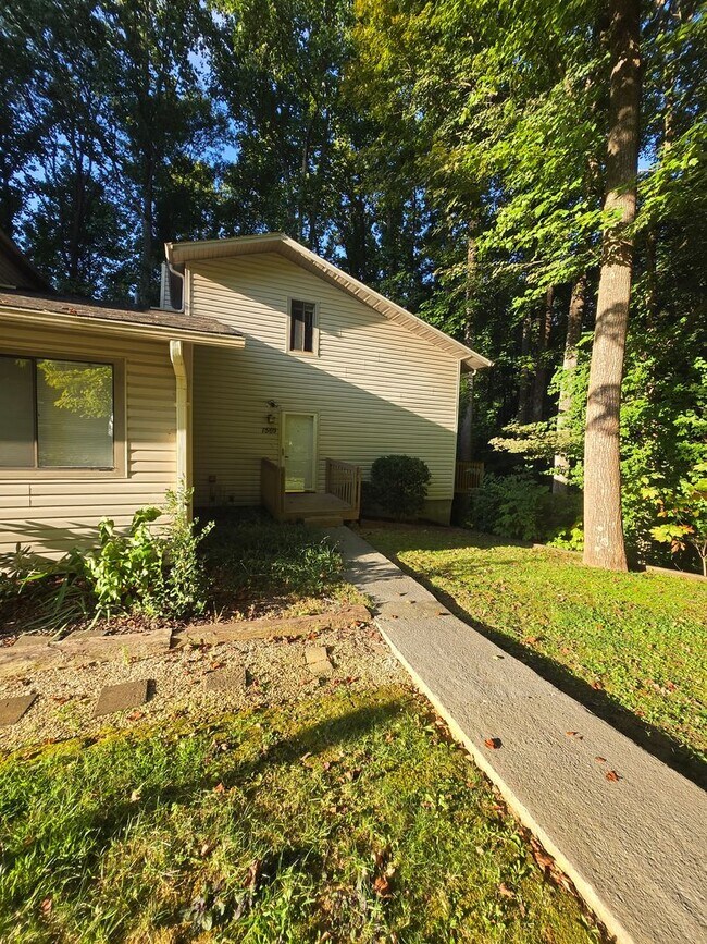 Building Photo - 1569 Colony Park Dr