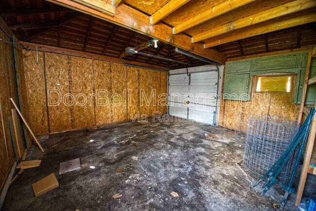 Building Photo - 1347 S Indianapolis Ave