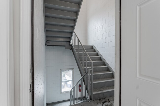 Building Photo - 1514 N Wood St