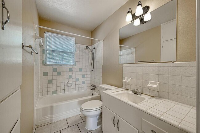 Building Photo - 4906 Gladeview Dr