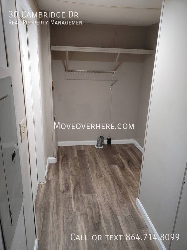 Building Photo - 30 Cambridge Dr