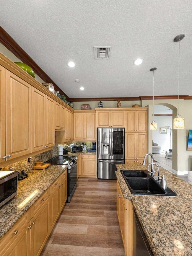 Building Photo - 5058 Glenville Dr