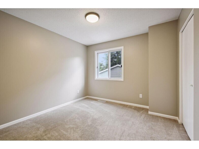 Building Photo - 9351 Polaris Ln N