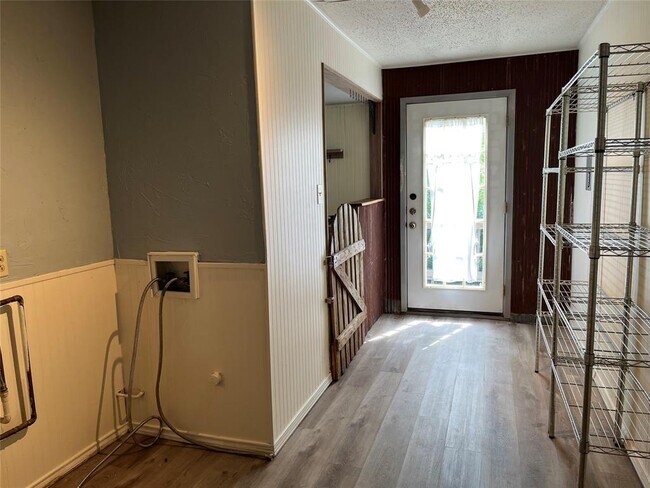 Building Photo - 602 Splitrock