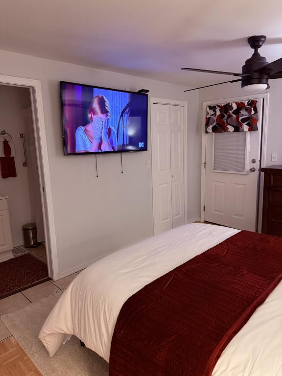 Building Photo - 1219 Thomas Dr