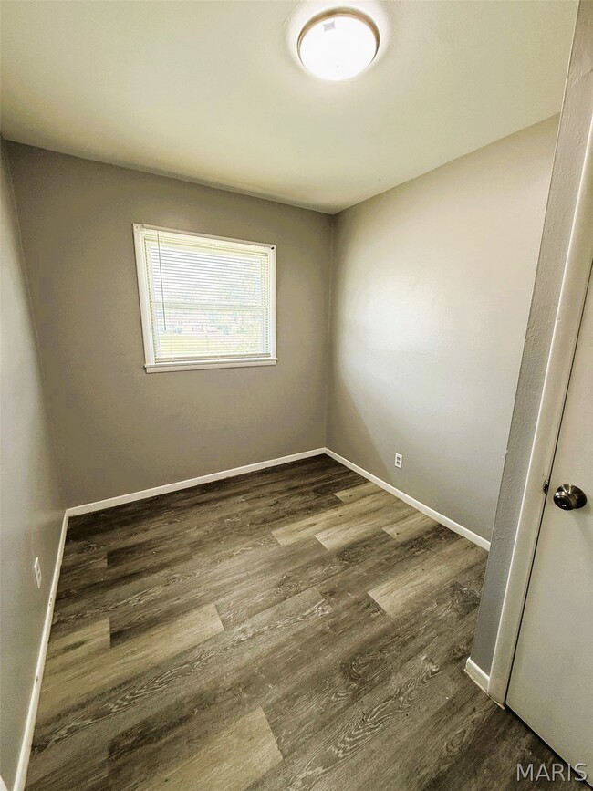 Building Photo - 323 Shepley Dr