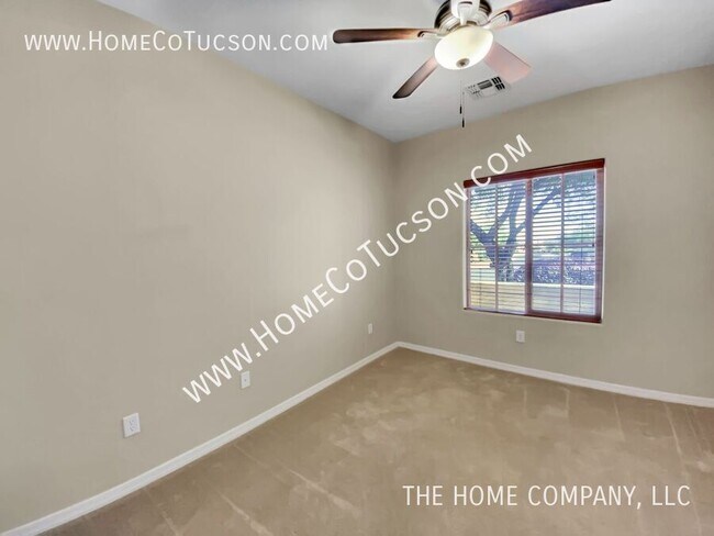 Building Photo - 1096 W Versilia Dr