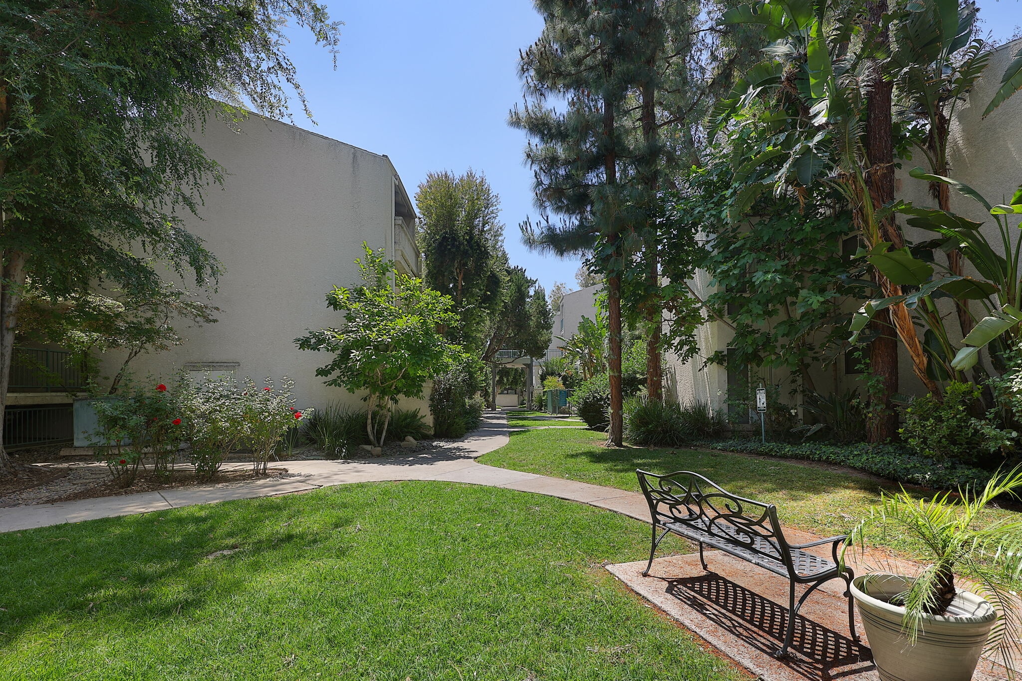 Large Green Spaces - 20134 Leadwell St
