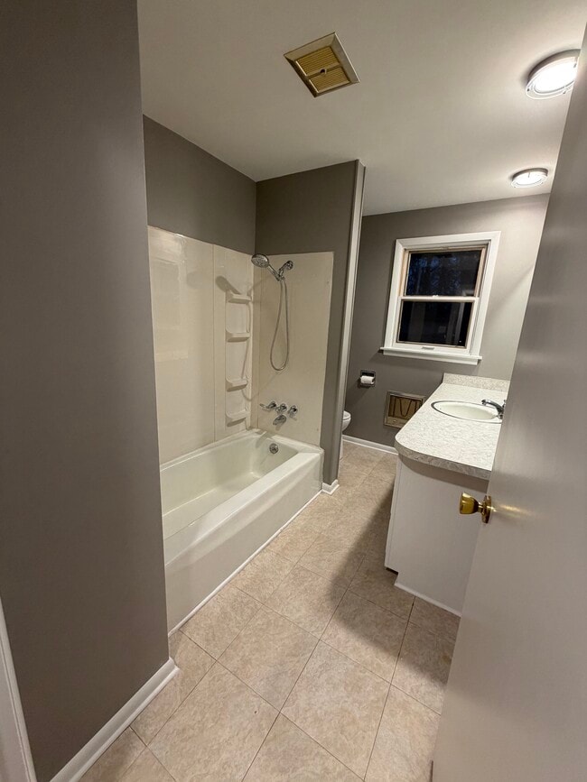 Building Photo - 2221 Klug Dr