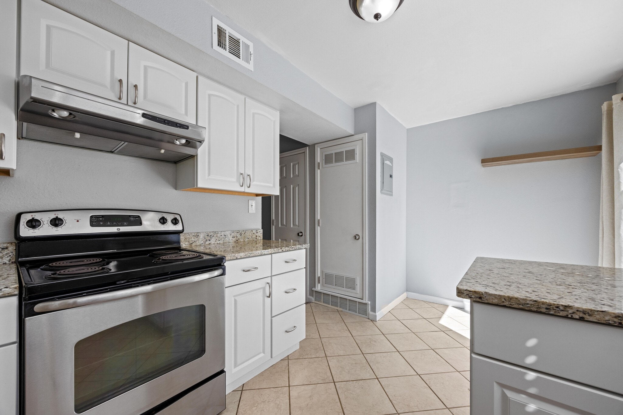 Building Photo - 1615 Cottonwood Dr