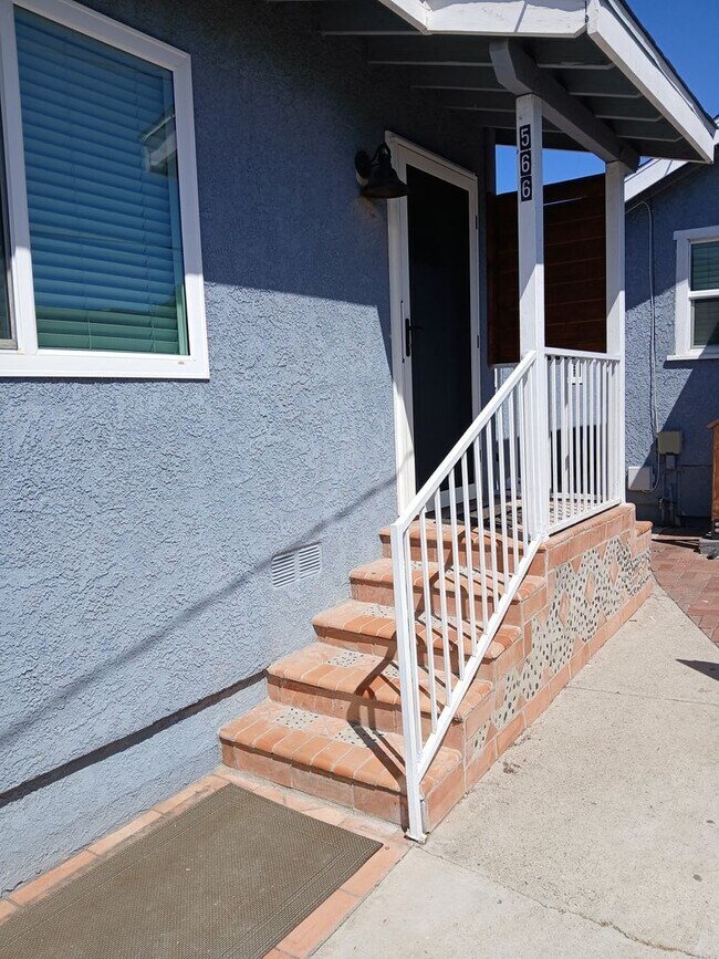 Building Photo - 560