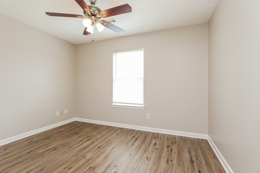 Building Photo - 802 Clouddale Ct