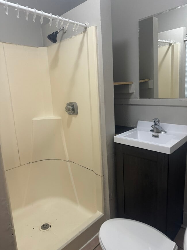 Building Photo - 165 Huff St