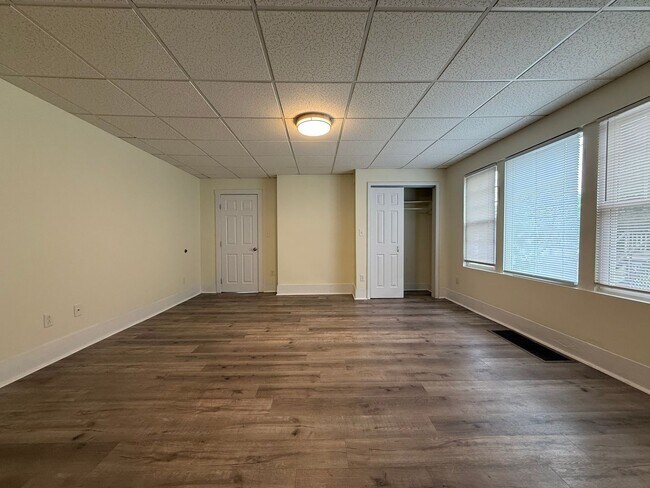 Building Photo - Updated 1-BR Apartment Now Available in Munhall/Homestead!