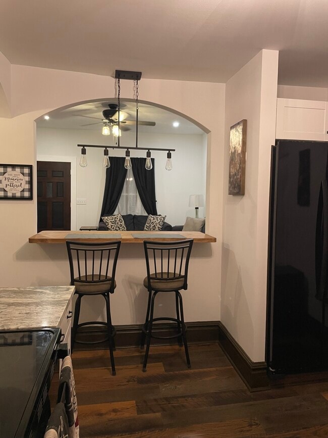 Building Photo - 53 Lincoln Ave W