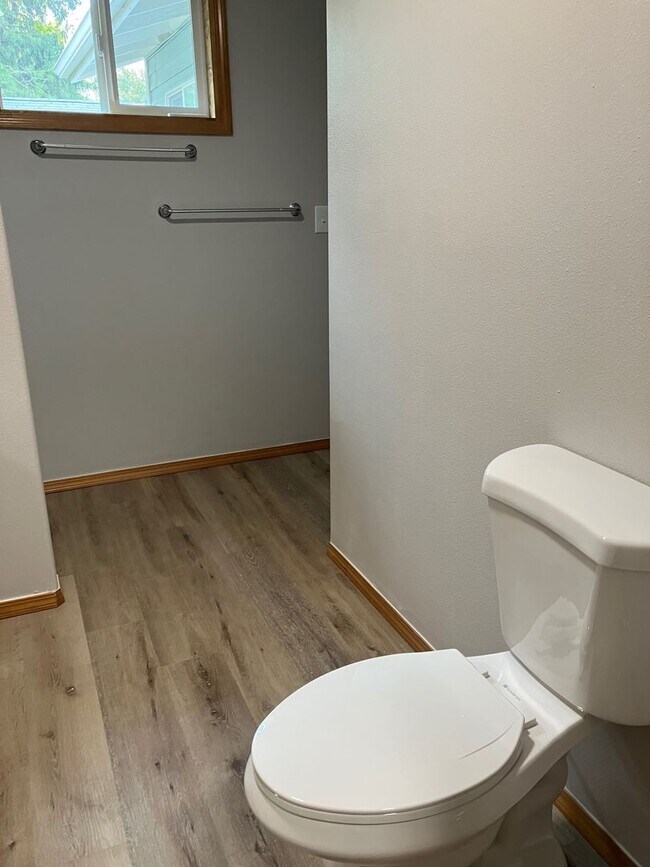 Building Photo - 3 Bedroom 2 bath house in Newberg