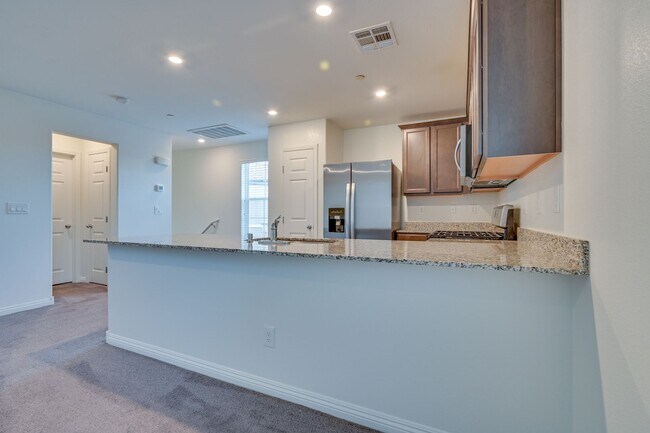 Building Photo - SE!!  Gated!! Community Pool!! Clubhouse!! Fitness Center!! Up Graded Appliances!!! 2 Car Garage!!