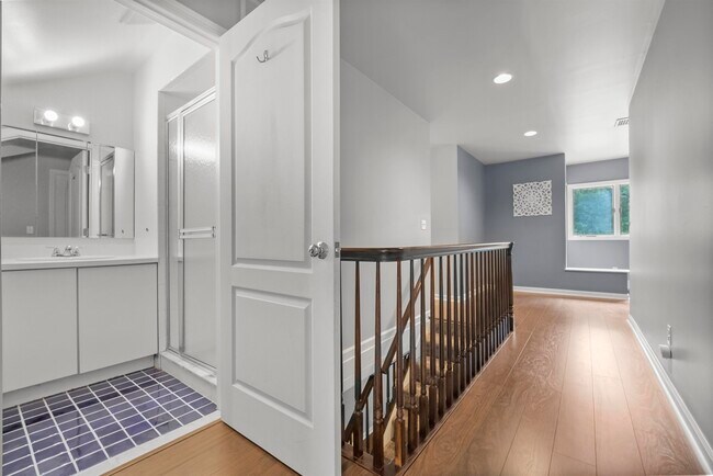 Building Photo - 926 Norgate Dr