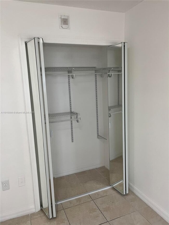 Building Photo - 2415 NW 16th St Rd