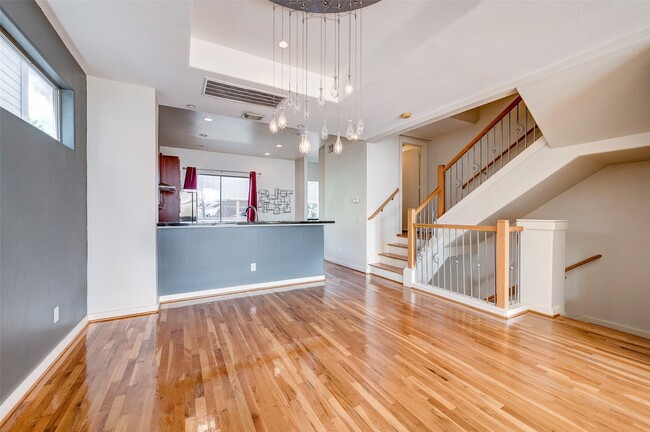 Building Photo - 1729 Reinerman St