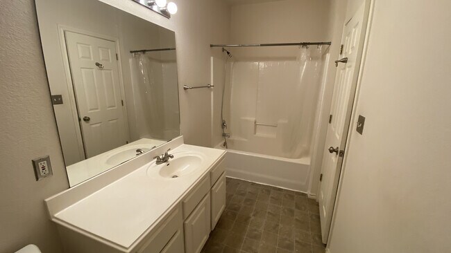 main bath - 7501 Shadowridge Run