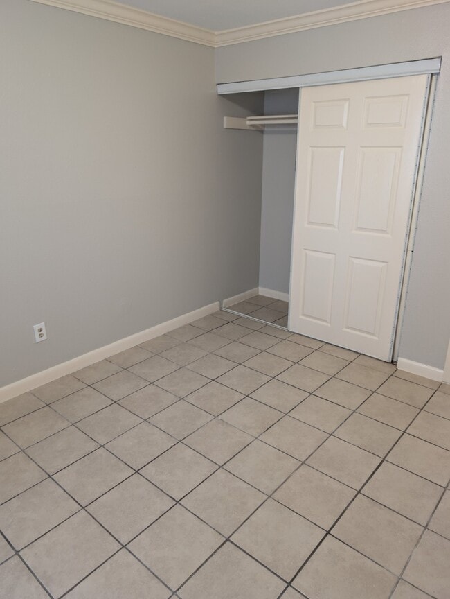 Building Photo - 7200 Clarewood Dr