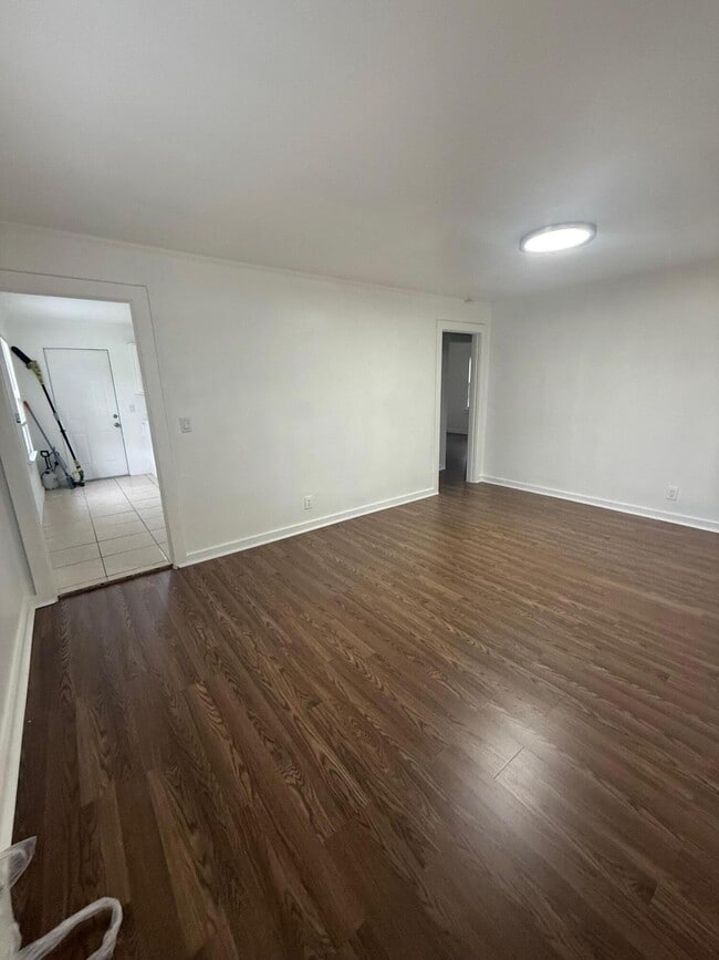 Building Photo - 33 SW 12th Ave