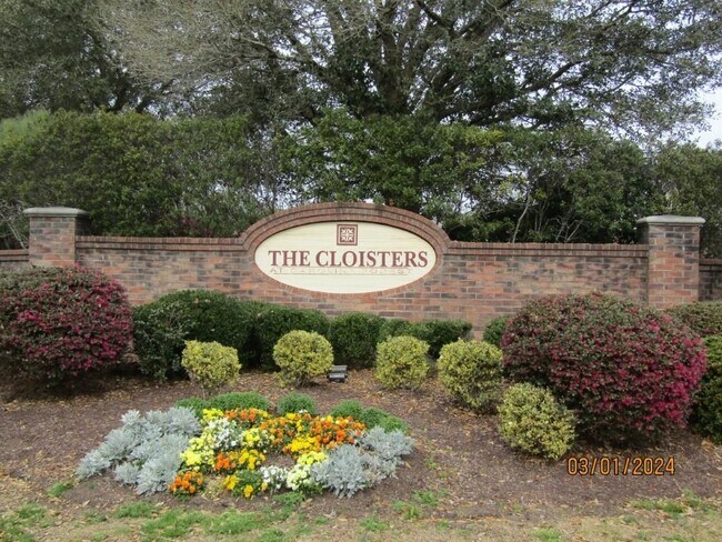 Building Photo - 2057 Silvercrest Dr