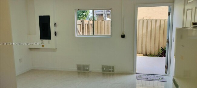 Building Photo - 14552 SW 158th Ct