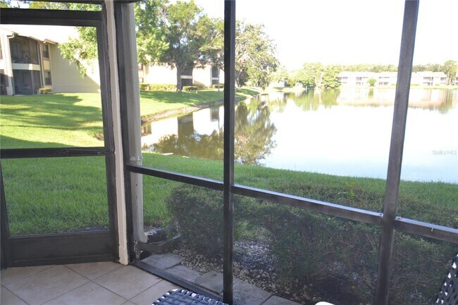 Building Photo - 209 Woodlake Wynde