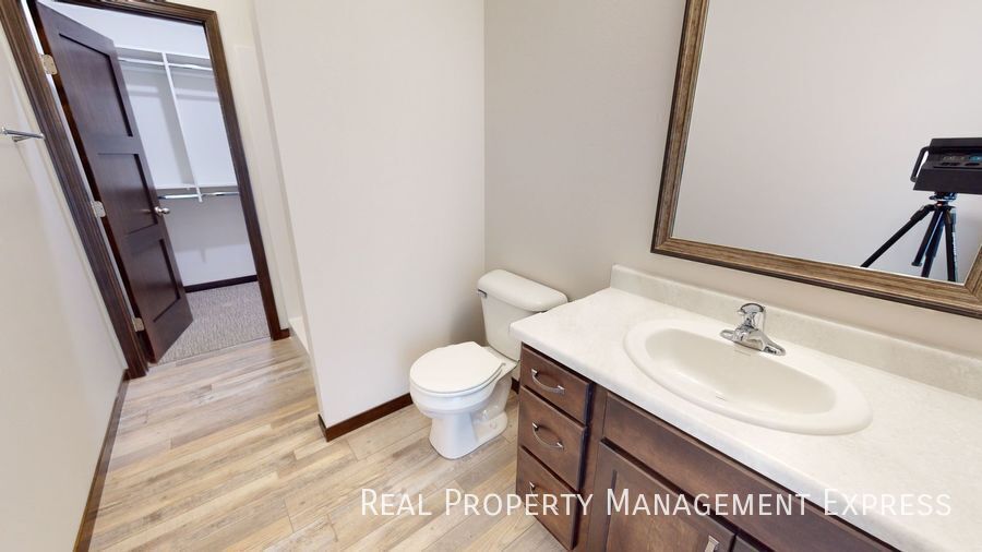 Building Photo - 9623 W Broek Dr