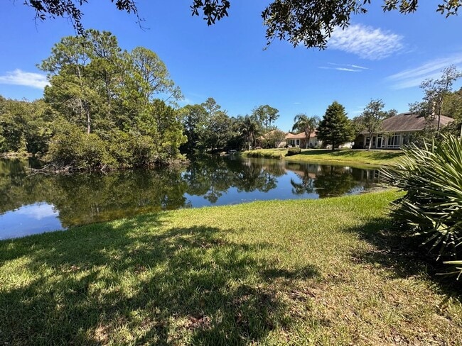 Building Photo - Located in the heart of Fernandina Beach!