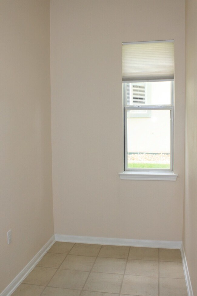 Building Photo - 103 Hill Country Dr