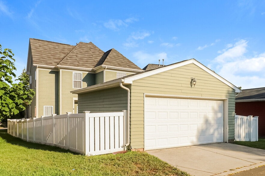 Building Photo - 9819 Grier Springs Ln