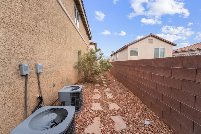 Building Photo - Spacious Two-Story with Modern Comforts!