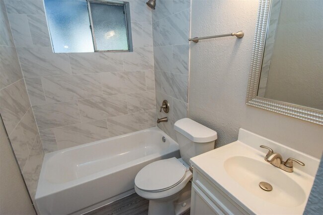 Building Photo - 15814 Murrelet Ct