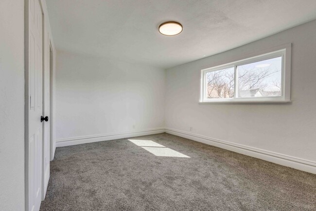 Building Photo - 328 Sweetbriar St