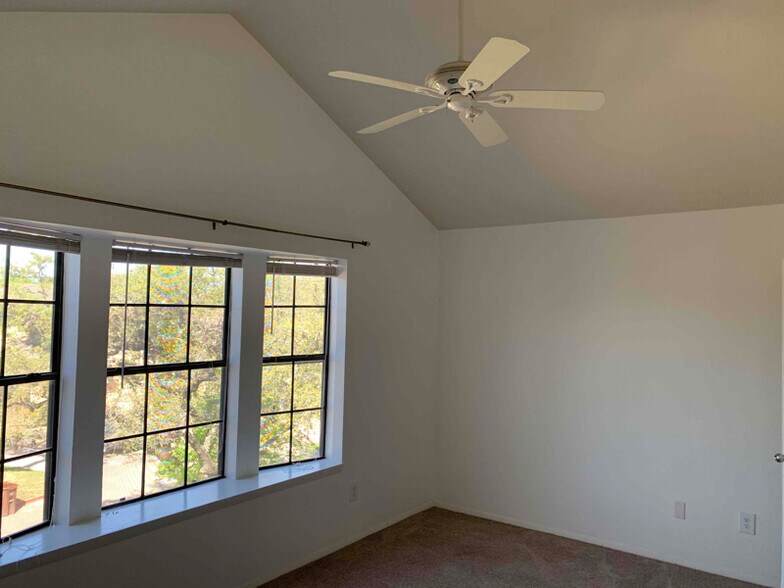 Building Photo - 11901 Swearingen Dr