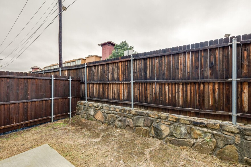 Building Photo - 4411 Samarth St
