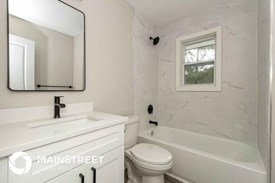 Building Photo - 590 Oriole Dr SE