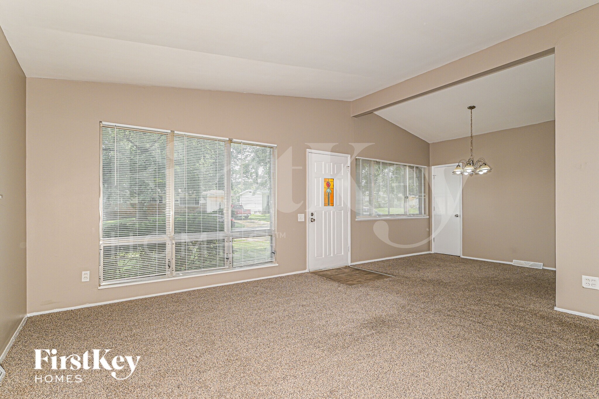 Building Photo - 2560 Pheasant Dr